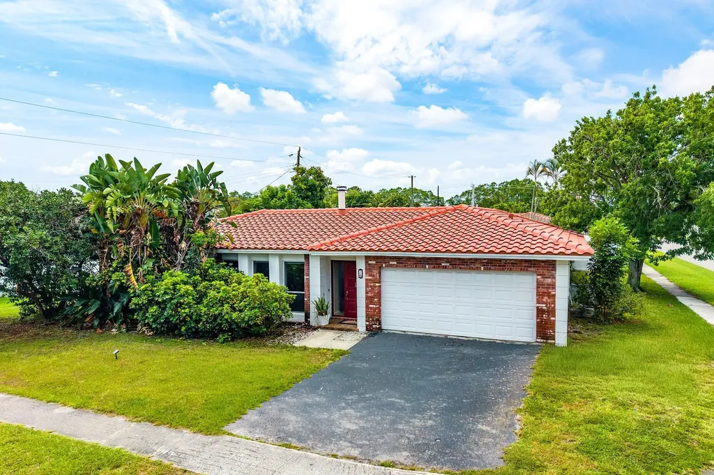 2 Tam O Shanter Lane Boca Raton FL 33431