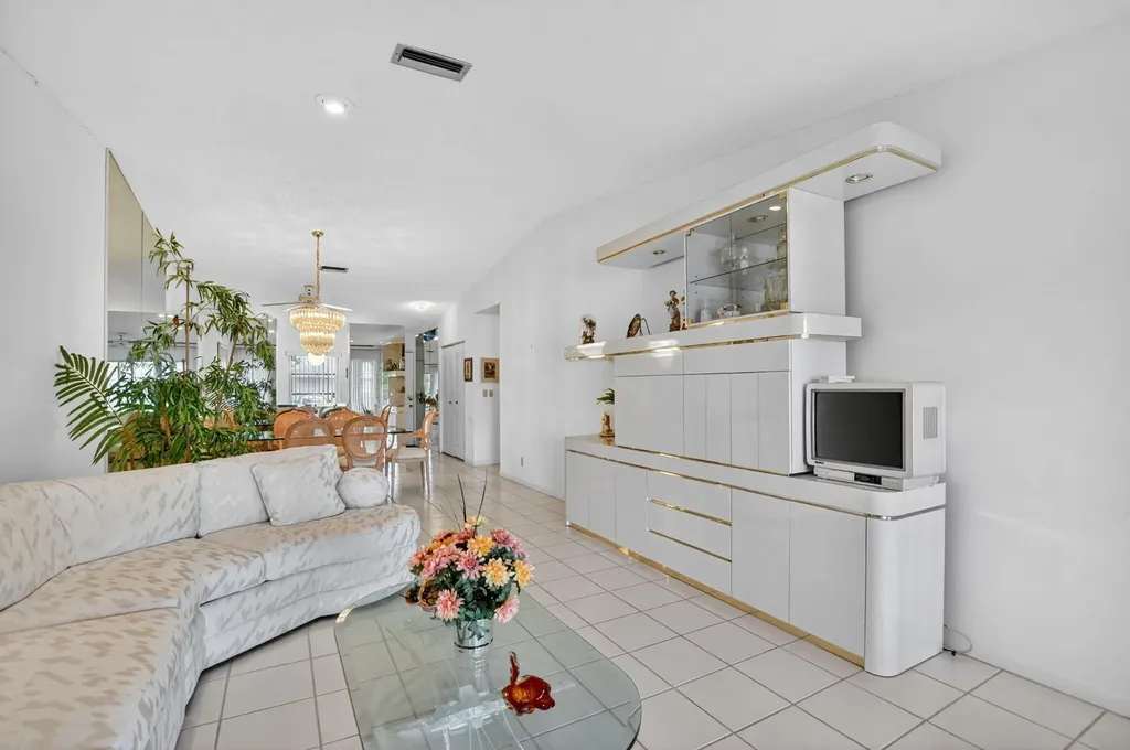 8891 Windtree Street Boca Raton FL 33496
