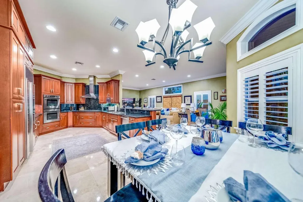 512 NE 12th Avenue Fort Lauderdale FL 33301