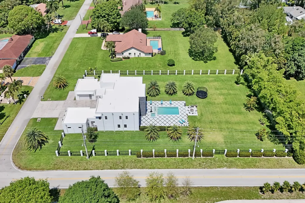 11201 SW 3rd Street Plantation FL 33325