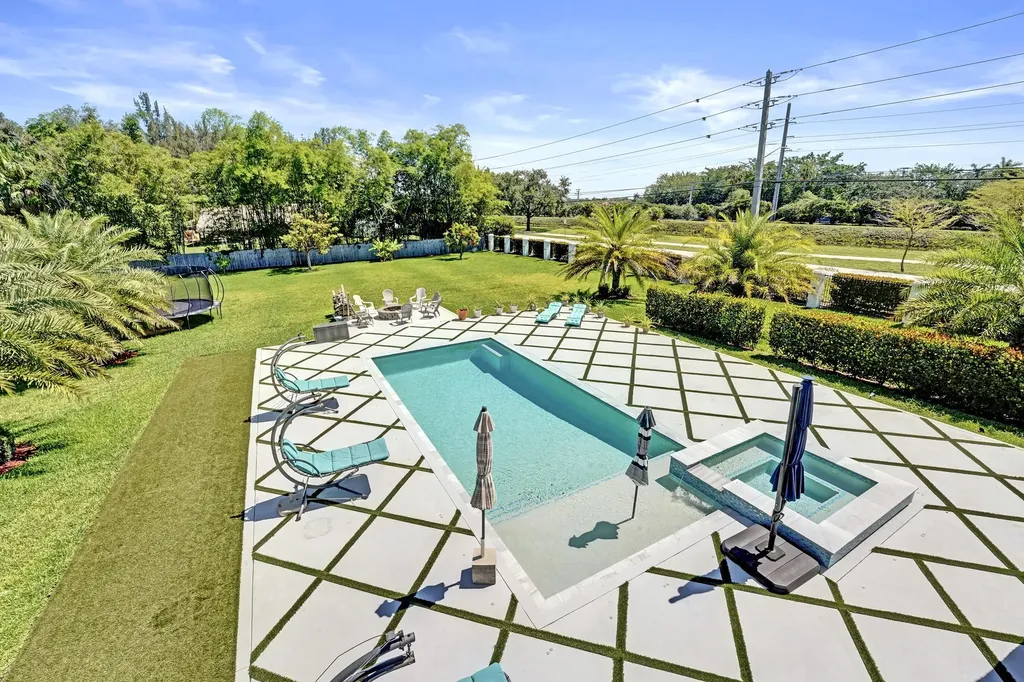 11201 SW 3rd Street Plantation FL 33325