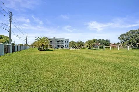 11201 SW 3rd Street Plantation FL 33325
