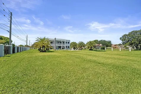 11201 SW 3rd Street Plantation FL 33325