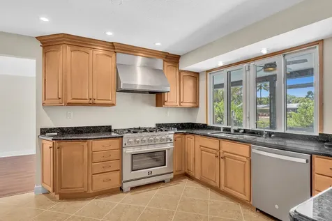 2411 NW 87th Avenue Sunrise FL 33322