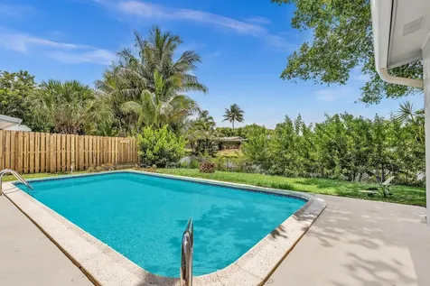 2411 NW 87th Avenue Sunrise FL 33322