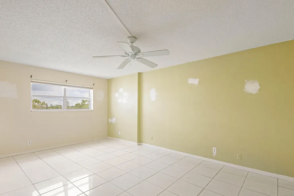 6850 10th Avenue N Greenacres FL 33467