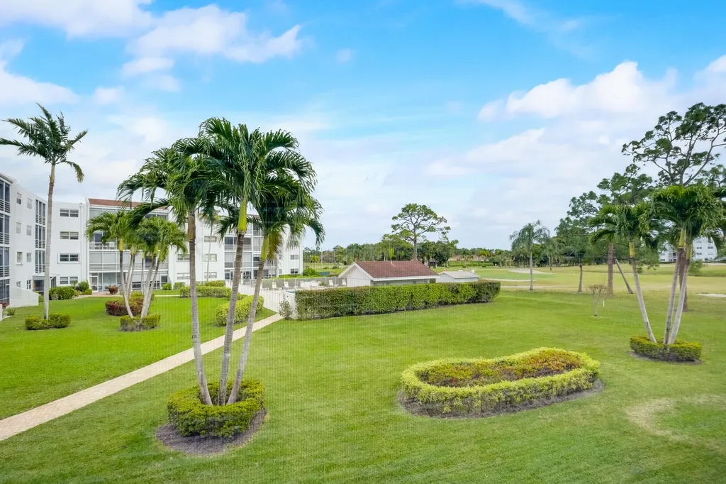 6850 10th Avenue N Greenacres FL 33467