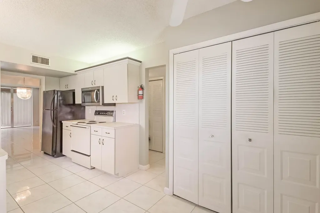 6850 10th Avenue N Greenacres FL 33467