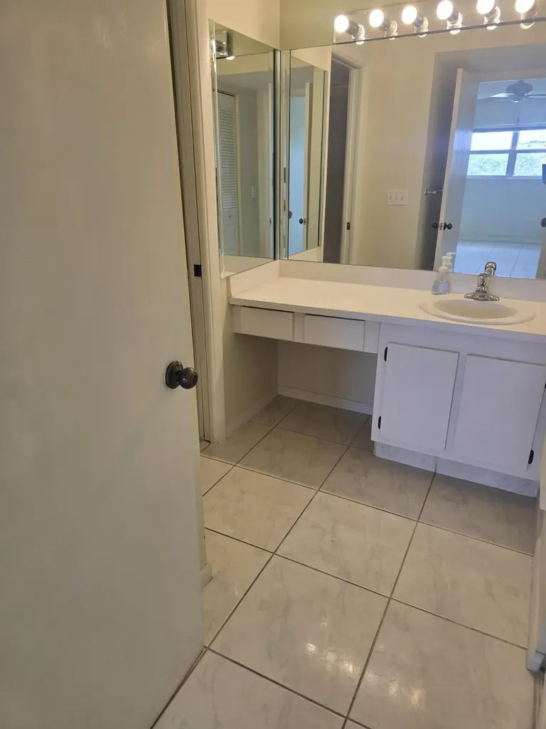 6850 10th Avenue N Greenacres FL 33467