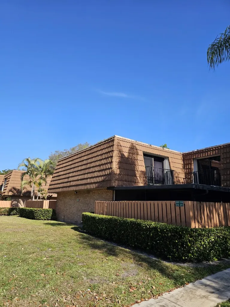 209 Charter Way West Palm Beach FL 33407