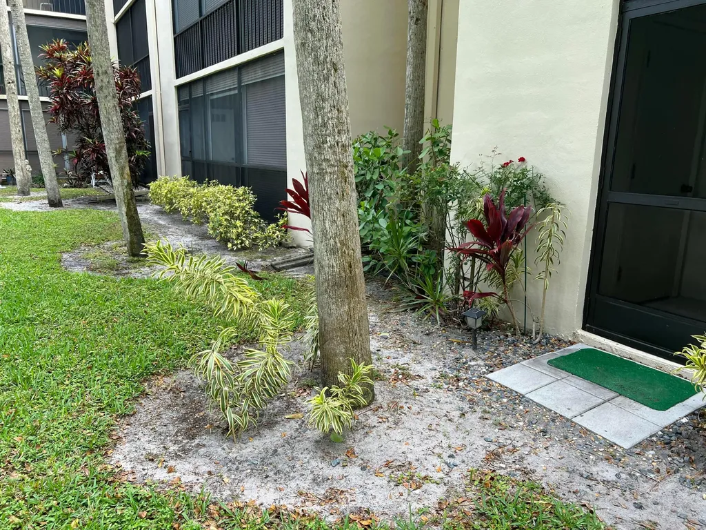5220 Las Verdes Circle Delray Beach FL 33484