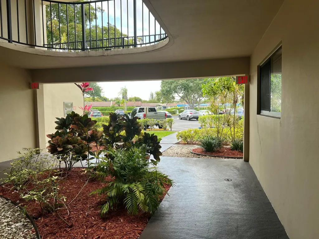 5220 Las Verdes Circle Delray Beach FL 33484