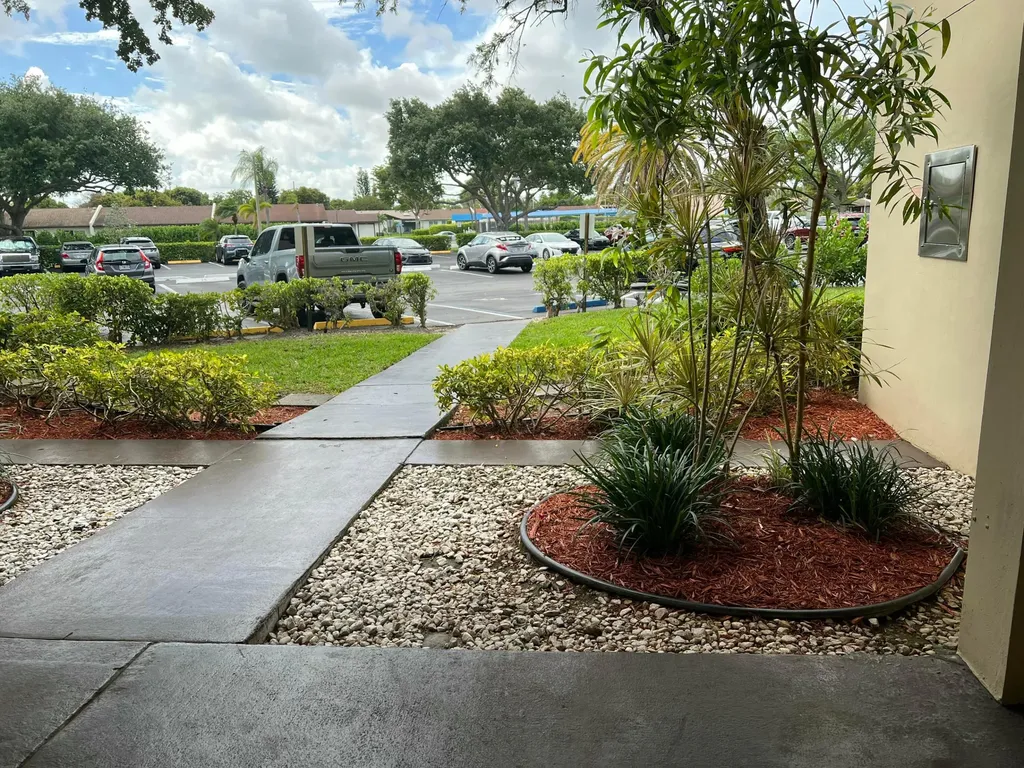 5220 Las Verdes Circle Delray Beach FL 33484