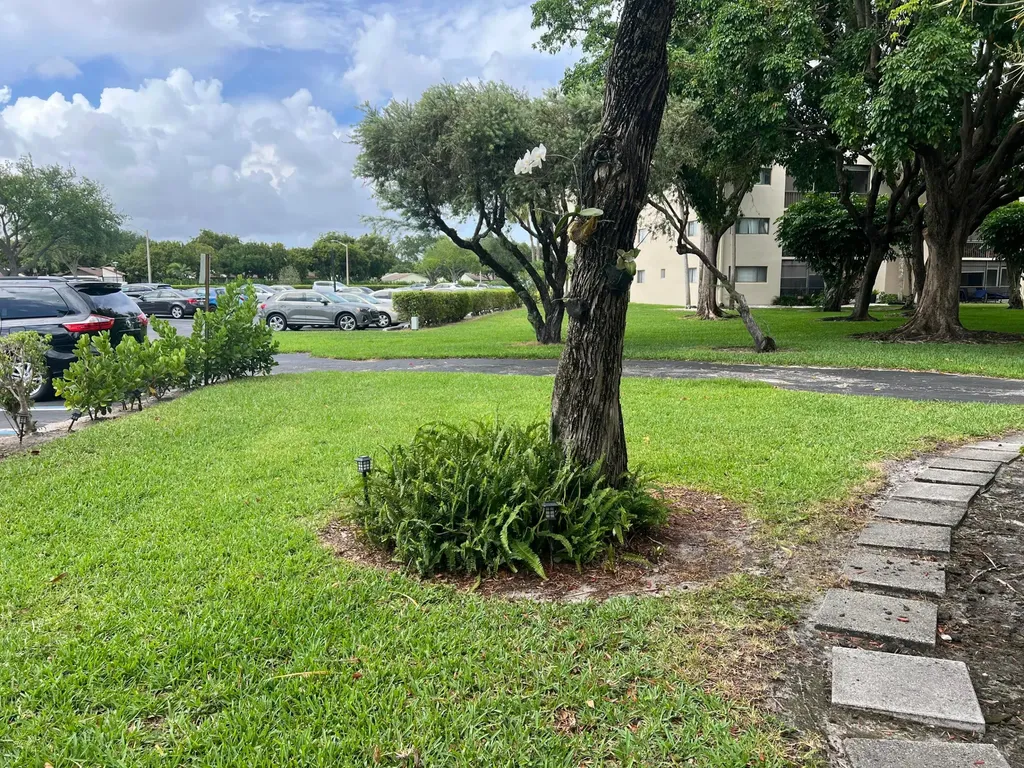 5220 Las Verdes Circle Delray Beach FL 33484