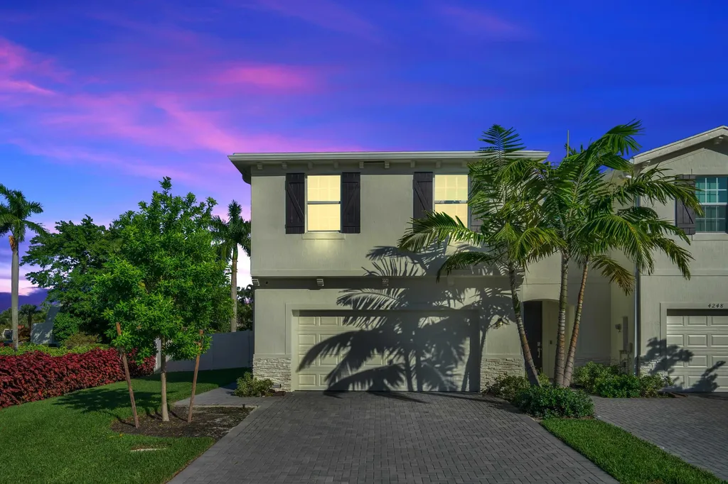 4246 Lagoon Shore Drive Greenacres FL 33467