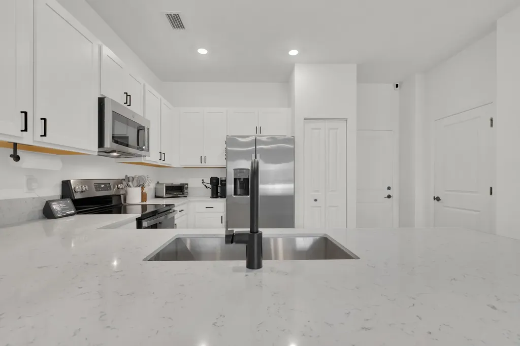 4246 Lagoon Shore Drive Greenacres FL 33467
