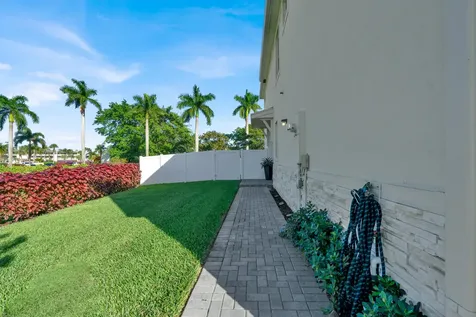 4246 Lagoon Shore Drive Greenacres FL 33467