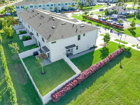 4246 Lagoon Shore Drive Greenacres FL 33467