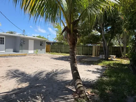 5233 NE 20th Terrace Pompano Beach FL 33064