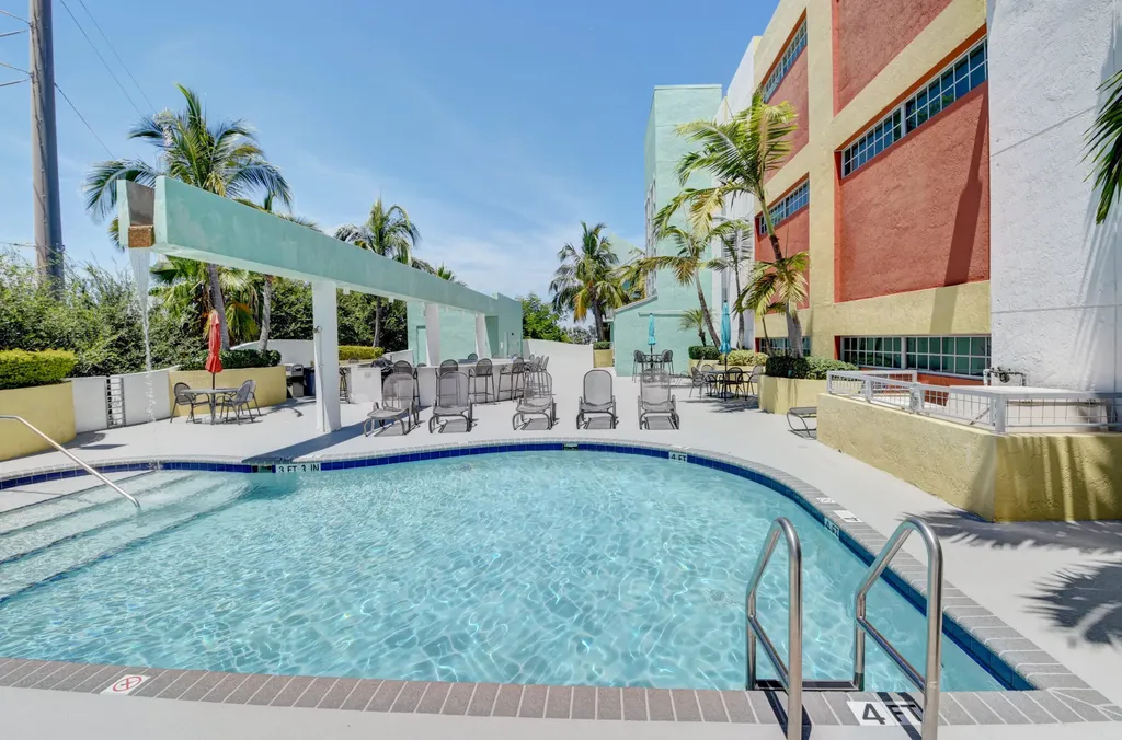 185 NE 4th Avenue Delray Beach FL 33483