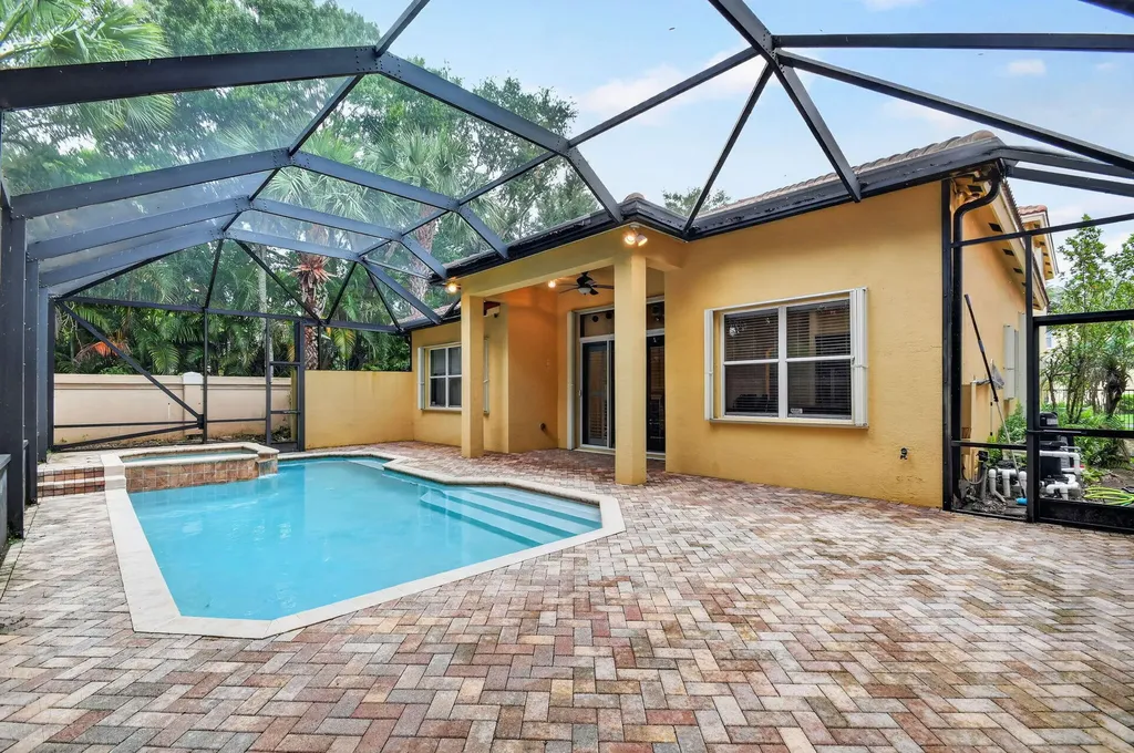 10247 Isle Wynd Court Boynton Beach FL 33437