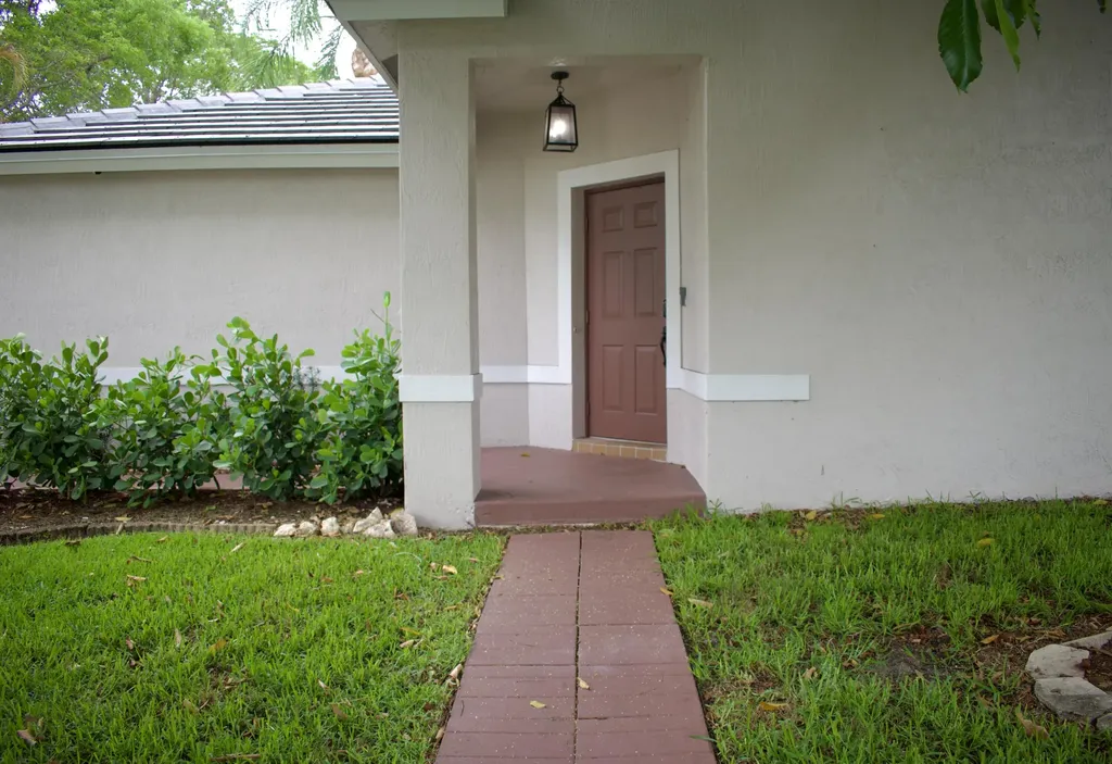4907 Pelican Manor Coconut Creek FL 33073