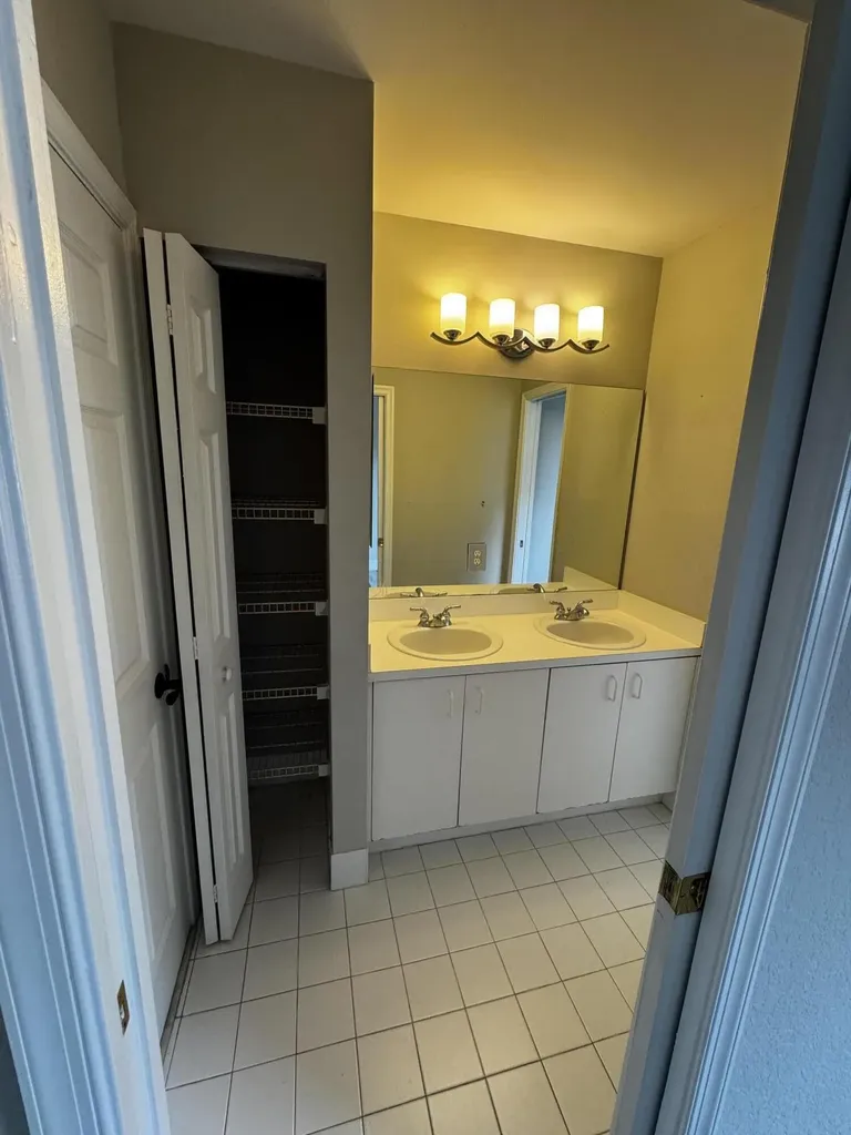 4907 Pelican Manor Coconut Creek FL 33073