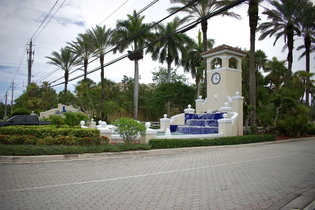4907 Pelican Manor Coconut Creek FL 33073