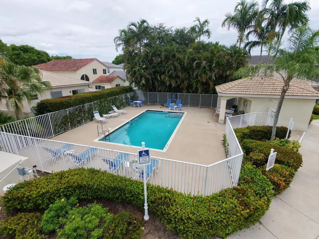 4907 Pelican Manor Coconut Creek FL 33073