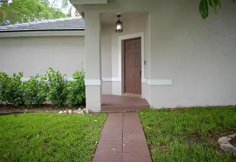 4907 Pelican Manor Coconut Creek FL 33073