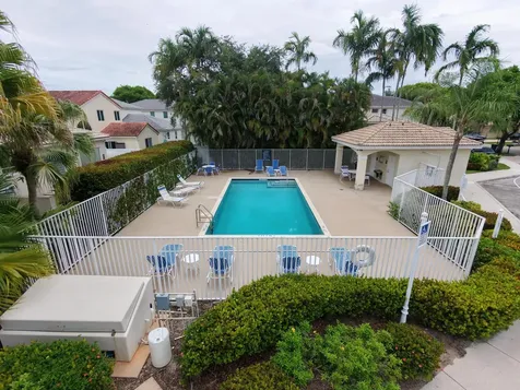4907 Pelican Manor Coconut Creek FL 33073