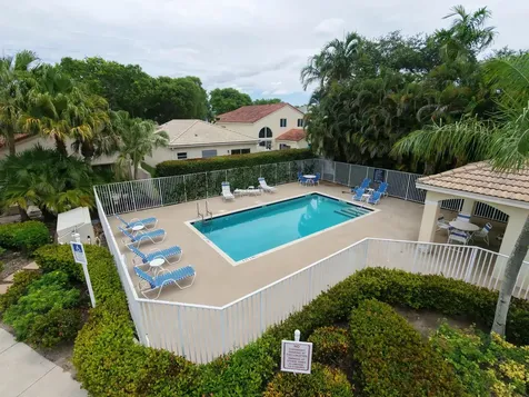 4907 Pelican Manor Coconut Creek FL 33073