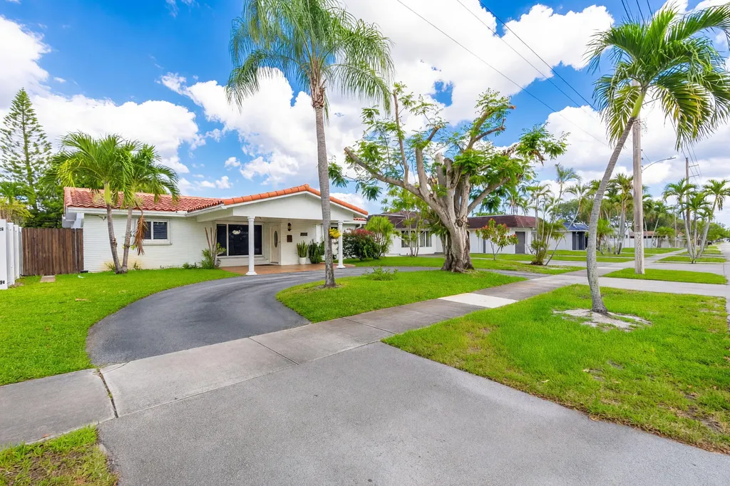 2141 N 56th Avenue Hollywood FL 33021