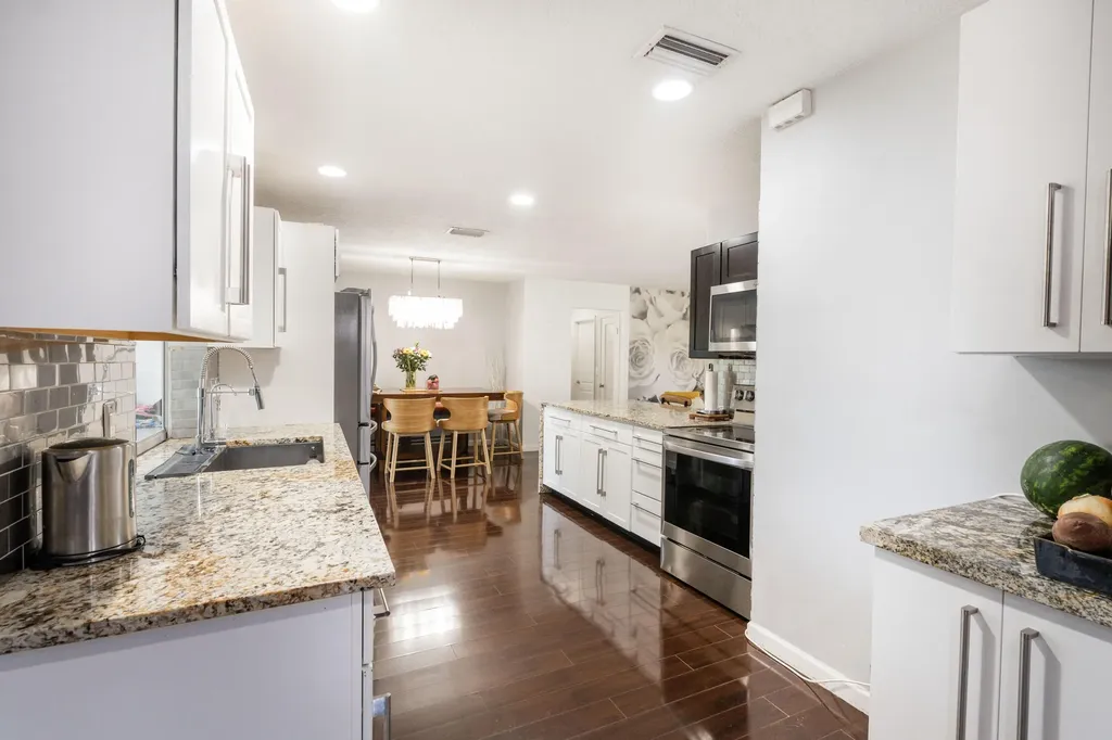 2141 N 56th Avenue Hollywood FL 33021