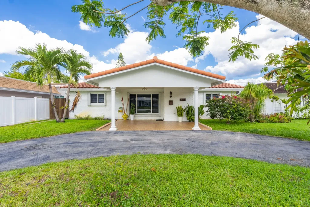 2141 N 56th Avenue Hollywood FL 33021