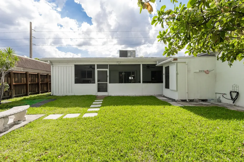 2141 N 56th Avenue Hollywood FL 33021