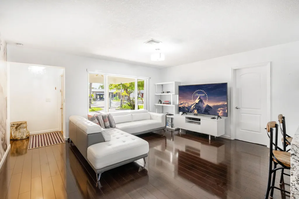 2141 N 56th Avenue Hollywood FL 33021