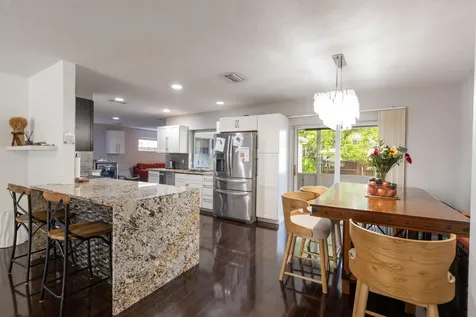 2141 N 56th Avenue Hollywood FL 33021