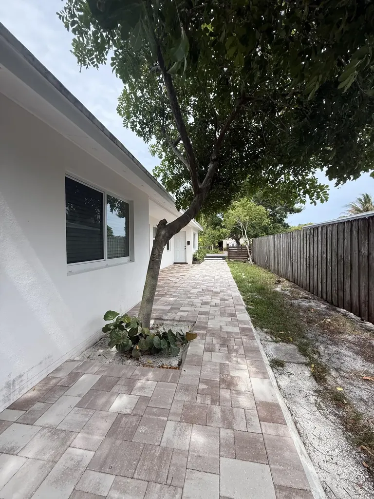 909 NE 10th Avenue Pompano Beach FL 33060