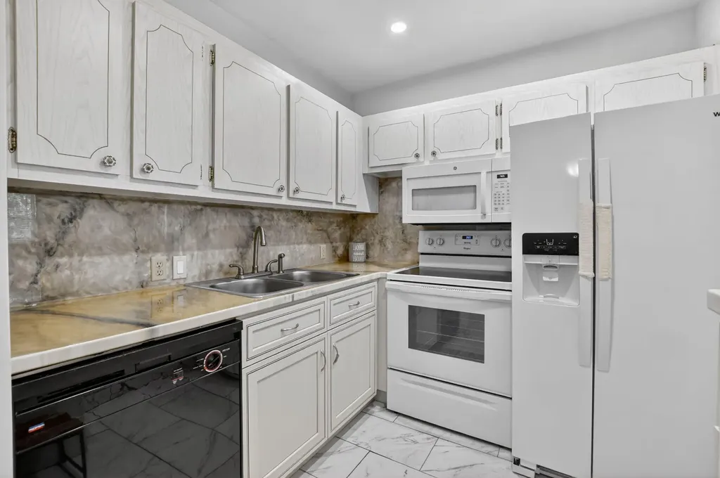 415 Mansfield Boca Raton FL 33434