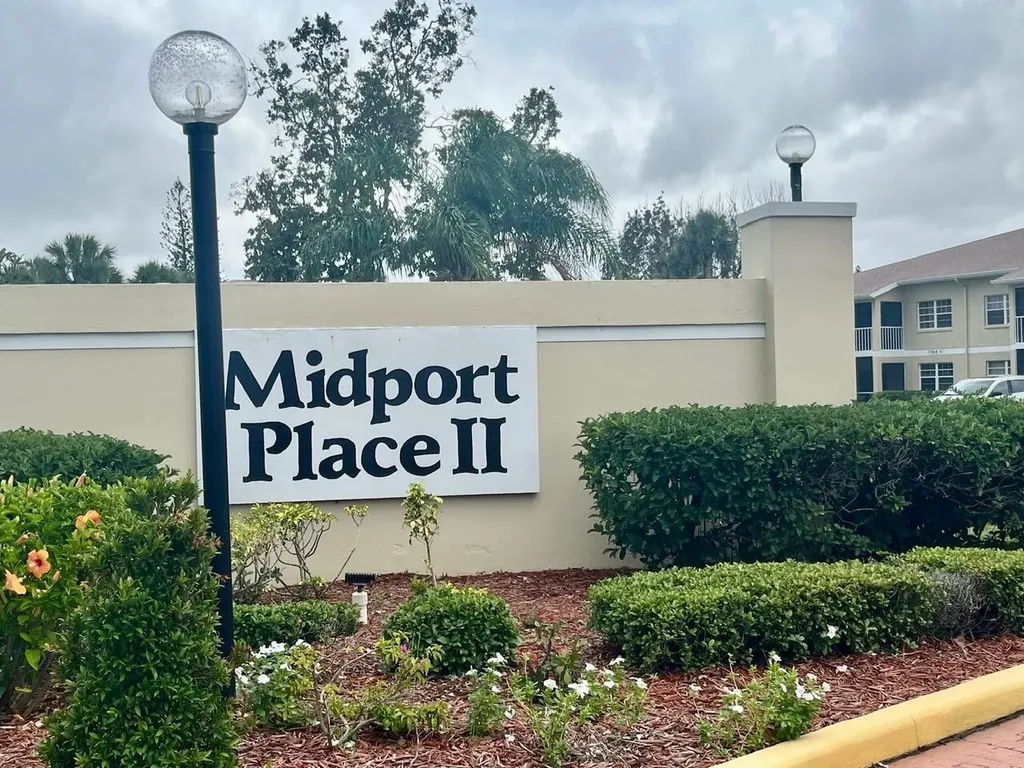 1537 SE Royal Green Circle Port St Lucie FL 34952
