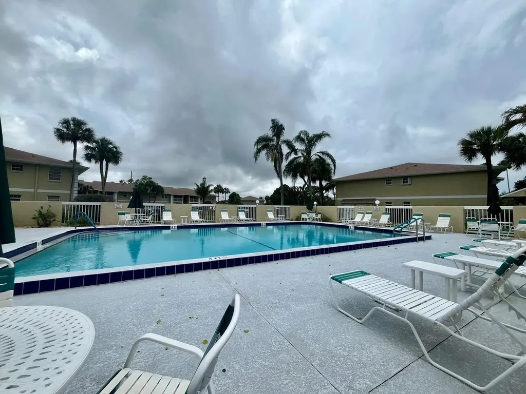 1537 SE Royal Green Circle Port St Lucie FL 34952