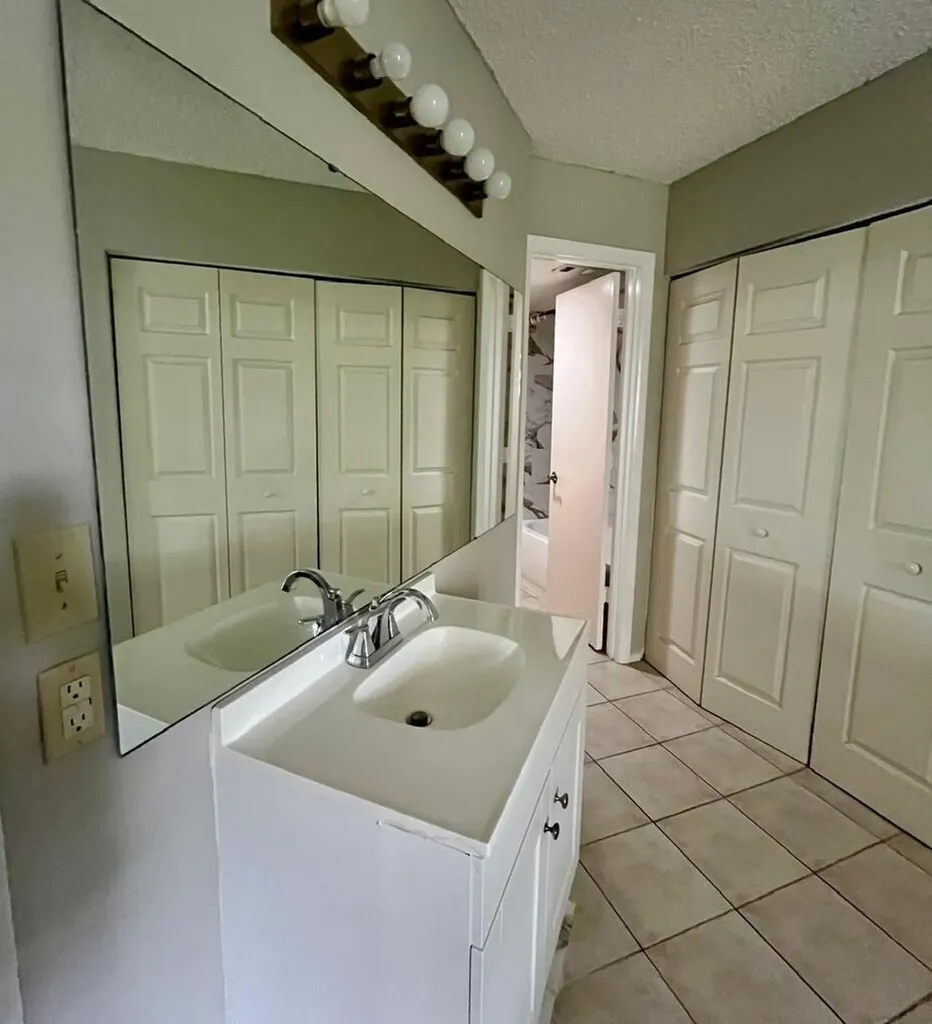 1537 SE Royal Green Circle Port St Lucie FL 34952