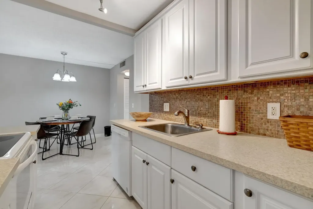 3031 Cornwall B Boca Raton FL 33434