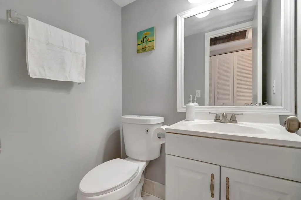 3031 Cornwall B Boca Raton FL 33434
