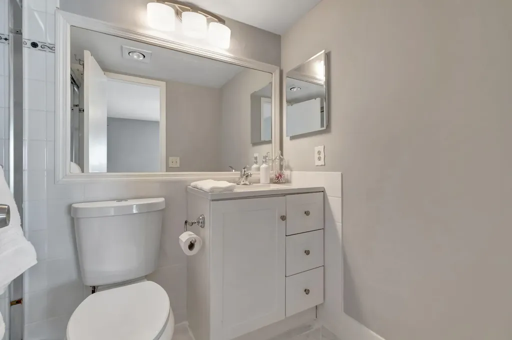 3031 Cornwall B Boca Raton FL 33434