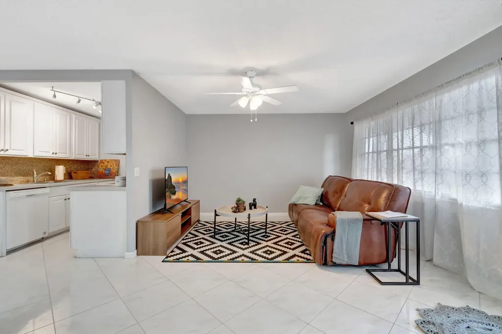 3031 Cornwall B Boca Raton FL 33434