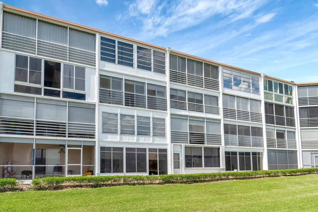 3031 Cornwall B Boca Raton FL 33434