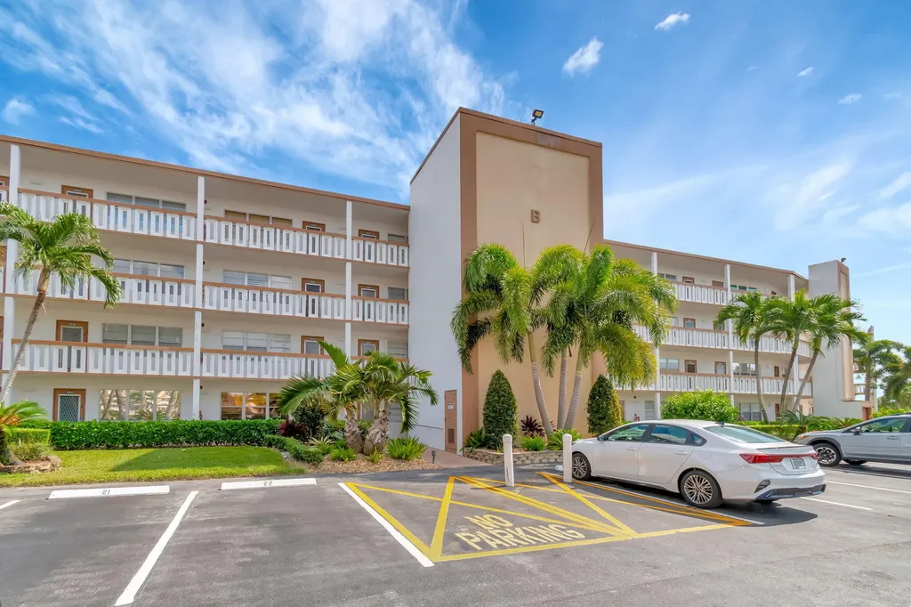 3031 Cornwall B Boca Raton FL 33434