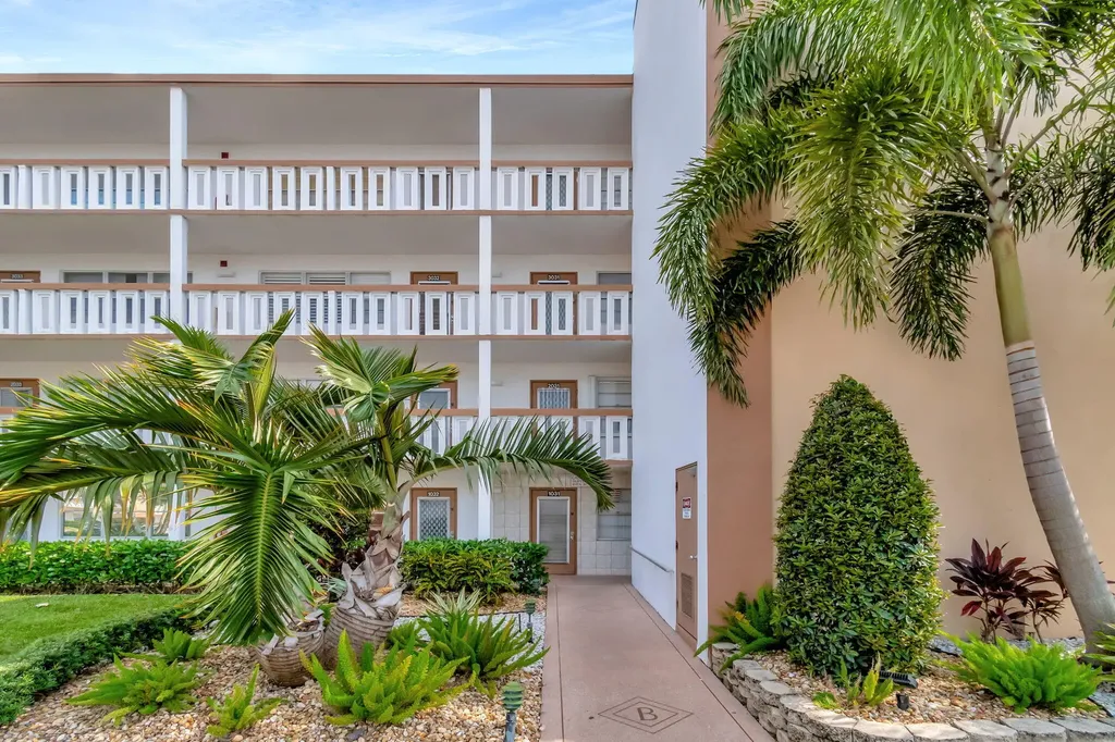 3031 Cornwall B Boca Raton FL 33434